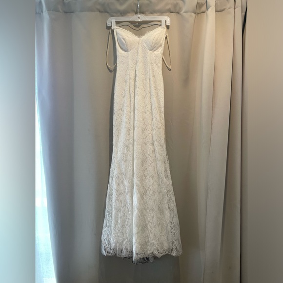 David’s Bridal wedding dress - Picture 3 of 5